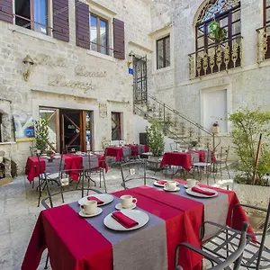 Palace Derossi *** Trogir